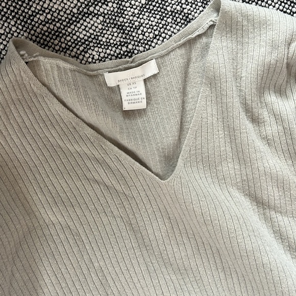 H&M light sage green top - Picture 2 of 2